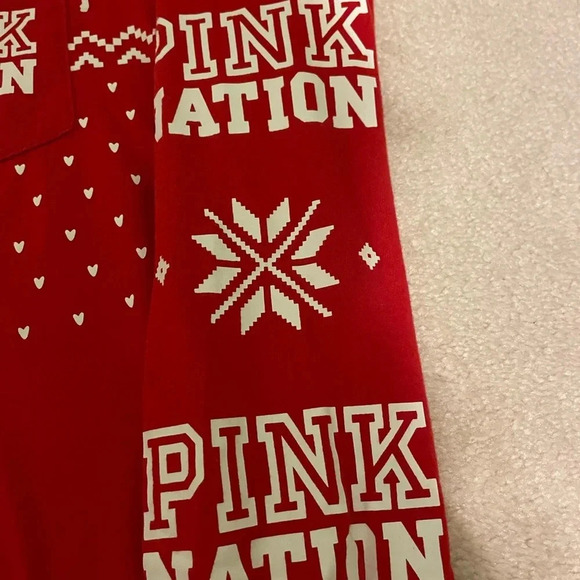 VS PINK Christmas tee X-small EUC - Picture 2 of 6